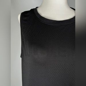 LULULEMON top